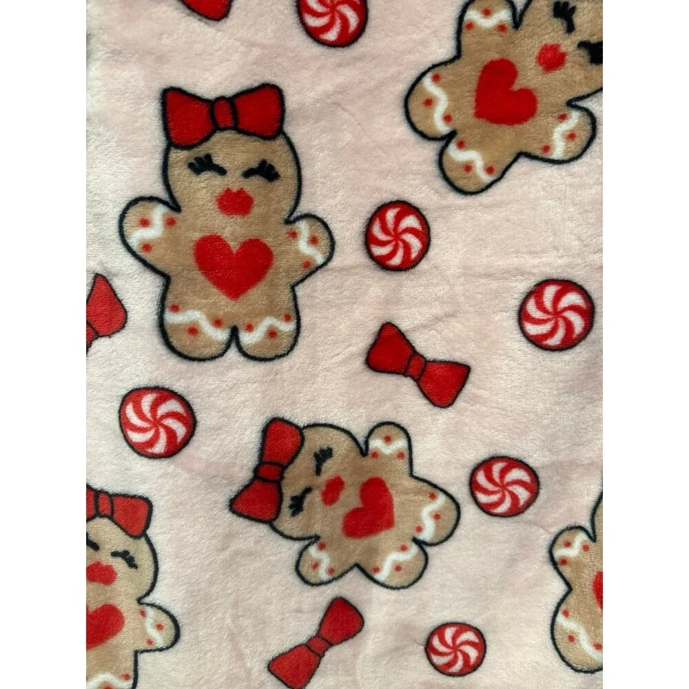 Betsey Johnson Christmas gingerbread Pink blanket